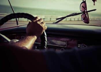 voiture se préparer pour son premier covoiturage quand on est etudiant