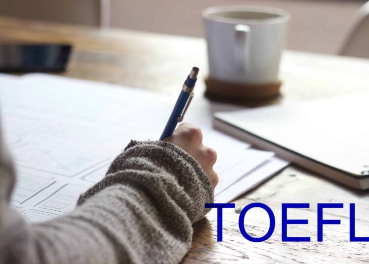 Personne passant un test TOEFL en Belgique