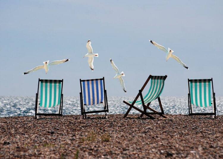 Pas d’argent pour les vacances : comment éviter la déprime ?