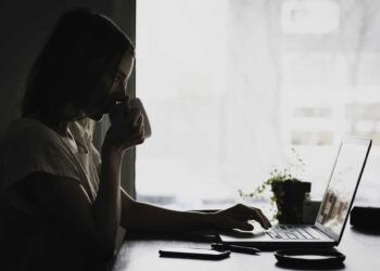 Femme déprime impression de ne jamais avoir le temps