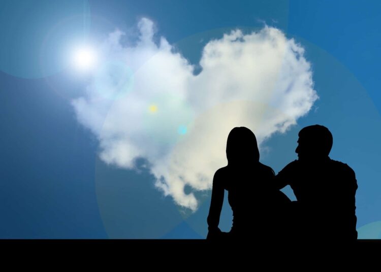 Couple nuage en coeur penser à son ex