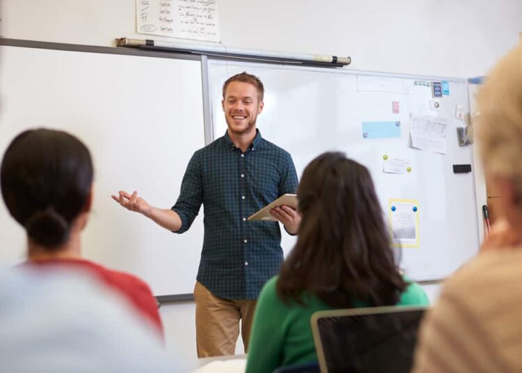 Le top 3 des meilleurs profs qui ont marqué tes études secondaires
