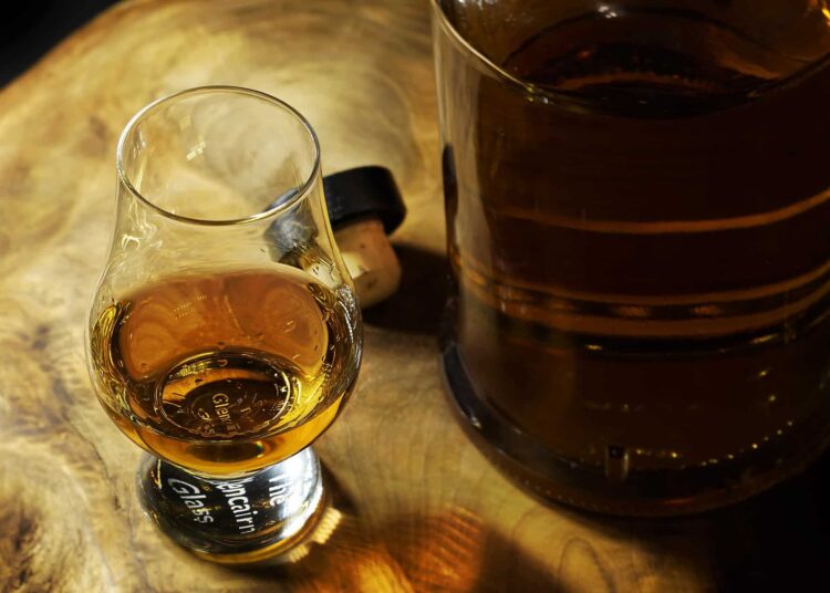 Le whisky serait le secret de la vie éternelle selon un homme de 105 ans