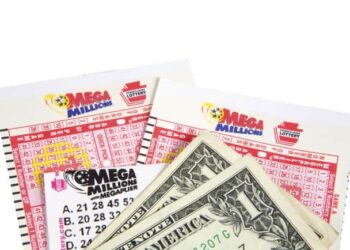 Un homme de 20 ans rafle le jackpot de 451 millions de dollars et poste le meilleur statut Facebook