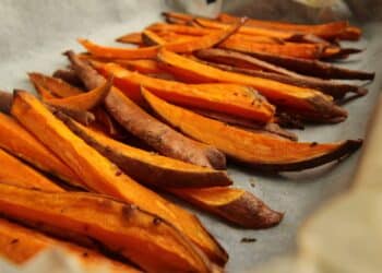 unsplash-louis-hansel - frites de patates douces au four