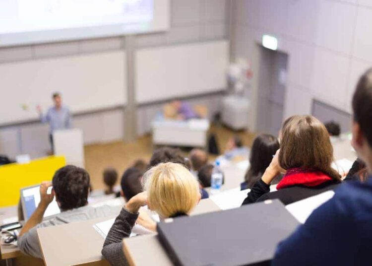 Les 5 profs qu’on a tous rencontrés