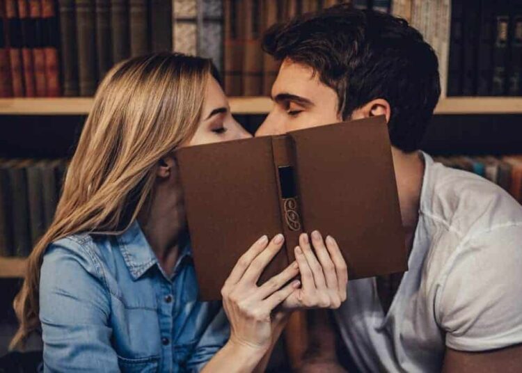 Pourquoi vaut-il mieux sortir avec quelqu’un d’une autre faculté