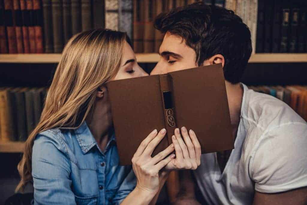 Pourquoi vaut-il mieux sortir avec quelqu’un d’une autre faculté