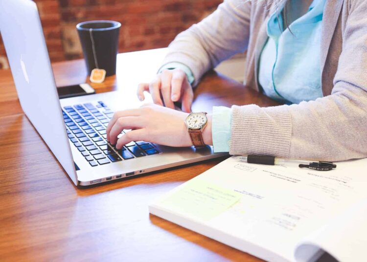 Étudiant stagiaire : comment gérer le télétravail ?