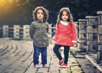 deux enfants fille garçon frères soeurs