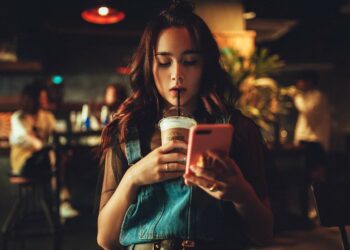 la procrastination c'est quoi fille téléphone
