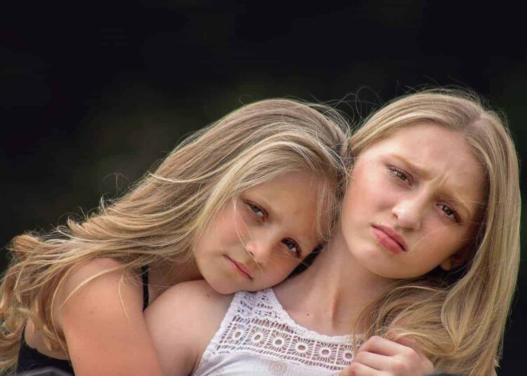 2 filles blondes preuves soeur diable