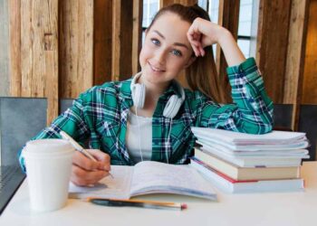 fille études travail raisons d'étudier Belgique