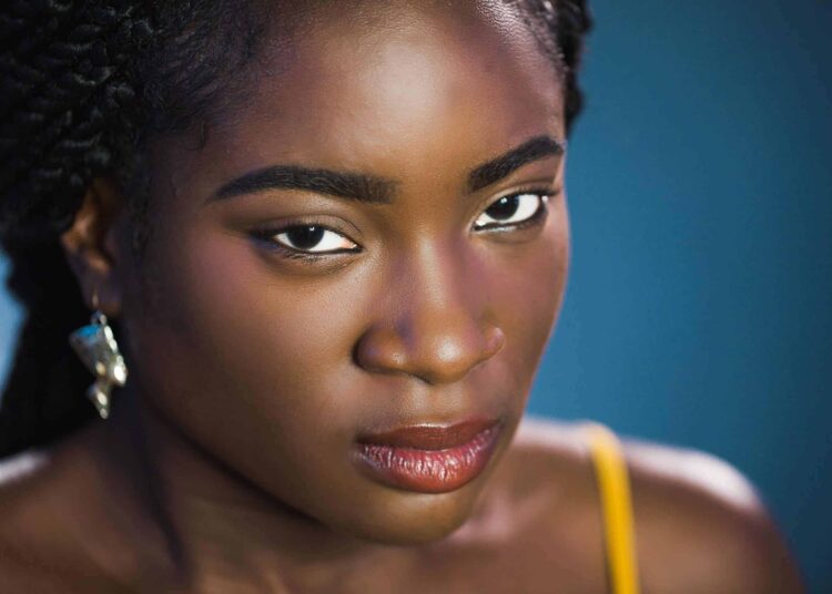 femme énervée signes de jalousie chez une femme