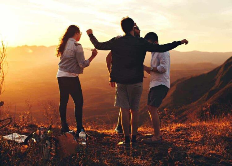 3 jeunes fête vacances étudiant pas cher