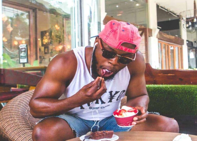 homme mange glace comment arreter de grignoter