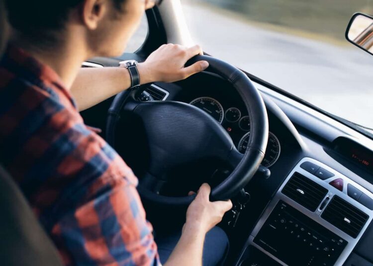 garcon conduit passer le permis