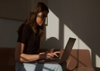 fille concentrée réussir sa seconde session