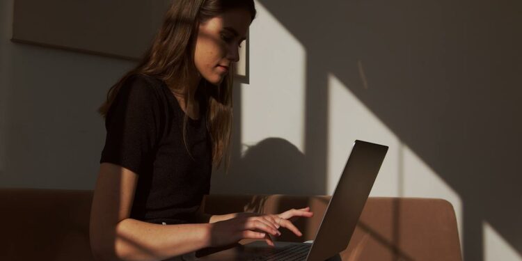 fille concentrée réussir sa seconde session