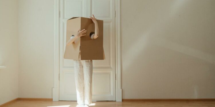 fille dans une boite appartement etat des lieux kot