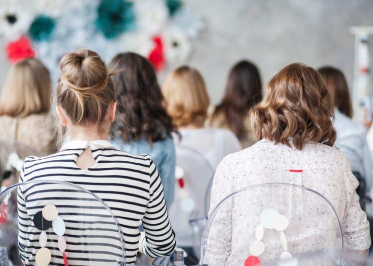 filles auditoire preparer rentrée etudiante