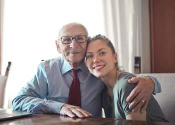 pexels Andrea Piacquadio - jeune fille contente gentille