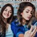 deux filles selfies face cachée de tiktok