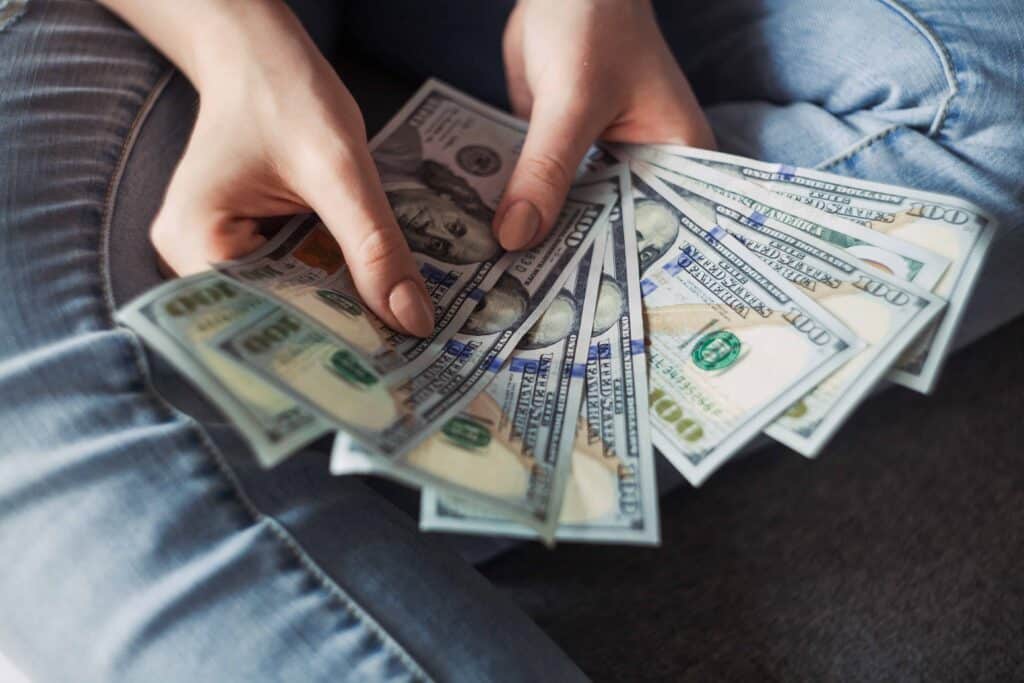 argent billet 5 dépenses de l'étudiant