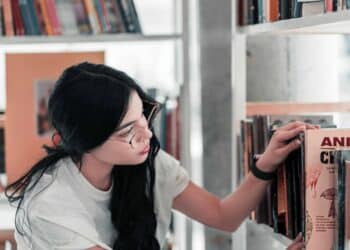 fille bibliothèque livre comment trouver sa méthode de travail