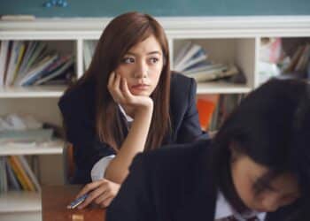 fille ennuyée secondaire choses qui n'ont jamais servies