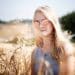 fillle blonde lunettes choses à faire avant ses 25 ans