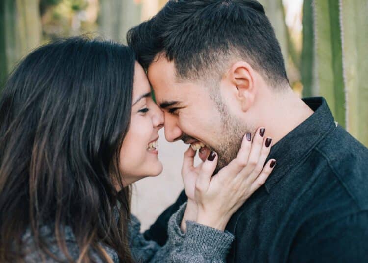 deux amoureux s'embrassent films romantiques sur netflix