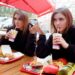Pexels Daria Sannikova - fille-qui-mange-fast-food