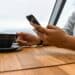 pexels bibhash banerjee - fille sur son telephone gifs a envoyer a tes parents