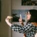 pexels daria shevtsova - fille fait une photo influenceuses belges 2021