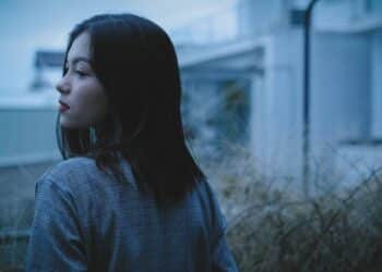 pexels khoa võ - fille qui songe je doute de mes etudes que faire