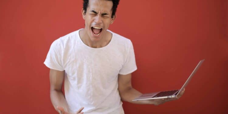 Andrea-Piacquadio-etudiant qui s'enerve conseils pour se defouler sans s'en prendre aux autres