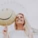 pexels-ava-motive- fille contente avec ballon smiley boost au moral grace à instagram