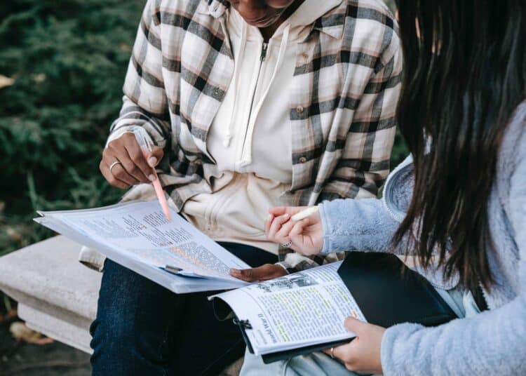 Pexels Charlotte May - Jeunes qui lisent - Trucs chiants du second quadri