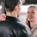 pexels-katerina-holmes-etudiante qui sourit face a un etudiant -Astrologie les compatibilités amoureuses entre les signes