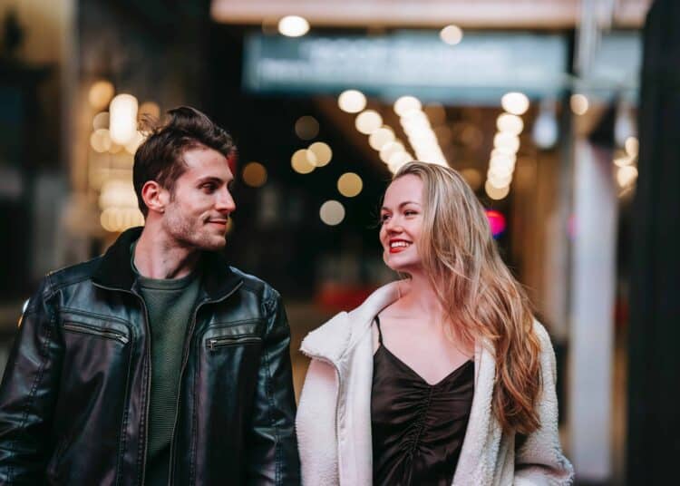 pexels-katerina-holmes-etudiants à un date