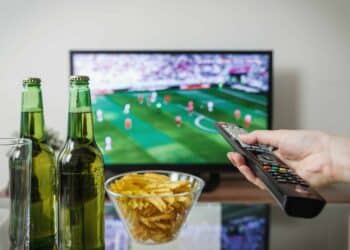 JESHOOTS.com - television bieres chips foot