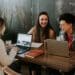 Unsplash Brooke Cagle - 3 jeunes qui parlent - Hate de retrouver apres covid