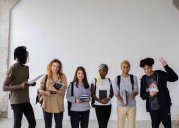 pexels-gabby-k-6 jeunes contents avec les cours - pourquoi vivre en kot est la meilleure chose quand on est étudiant