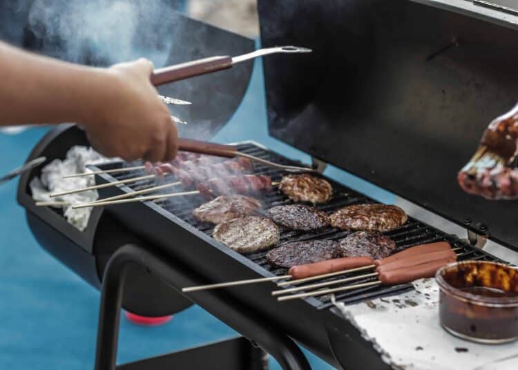 pexels-luis-quintero-barbecue - Accessoires pour un barbecue réussi