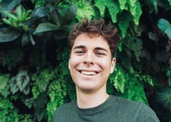 pexels-martin-péchy-garcon content - le celibat n'est pas une maladie