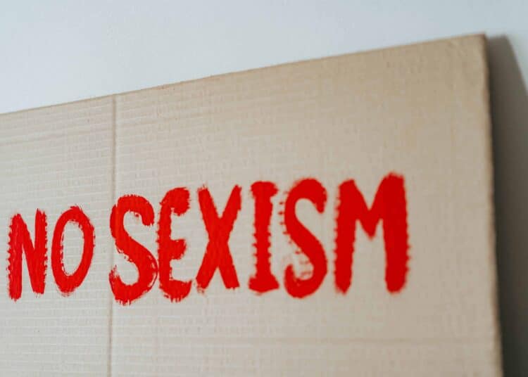 pexels-olia-danilevich-no sexism - les insultes qu'on ne peut plus entendre