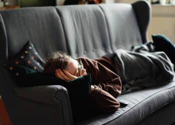 unsplash-adrian-swancar - repos dans le fauteuil - 7 moments que tu connais si t'es un vrai procrastinateur