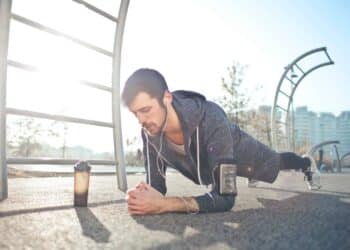 pexels-andrea-piacquadio-etudiant qui fait du sport en écoutant de la musique - Pense à nous rejoindre sur Insta pour plus de fun !