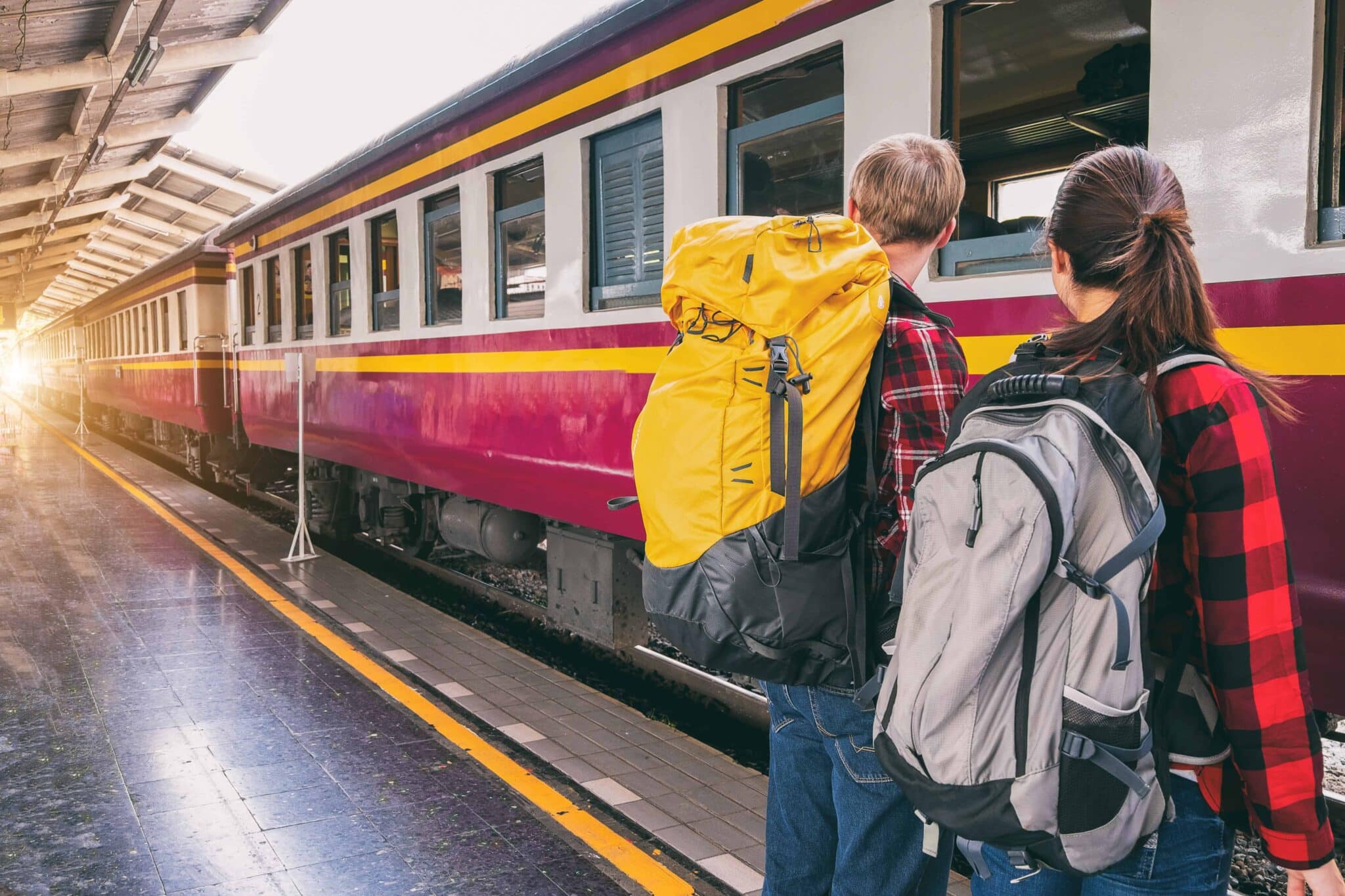 travel standing on a train or bus